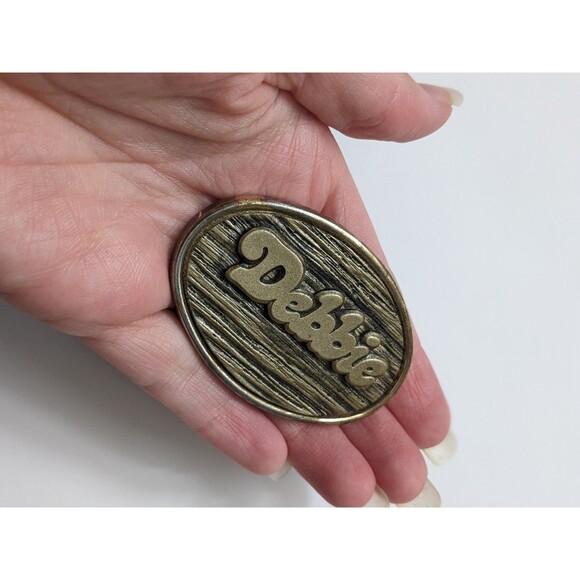 Vintage 1970's DEBBIE Name Belt Buckle by Oden Brass Oval Woodgrain Made‎ in USA - Picture 6 of 8